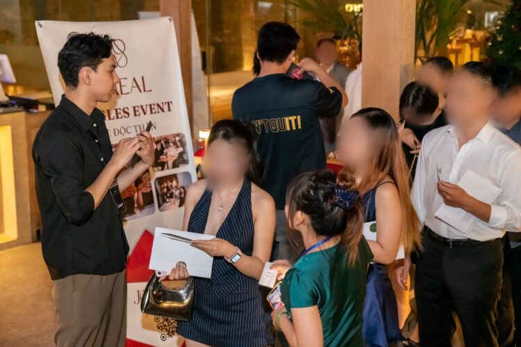 🎄 [HCM] Saturday, 12/20 – Singles-Only Xmas Party Join us for a stylish Christmas party at a chic restaurant! 🍾